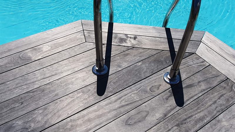 Accoya decking around a swimming pool