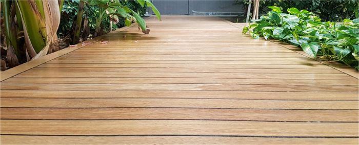 Silvertop Ash decking